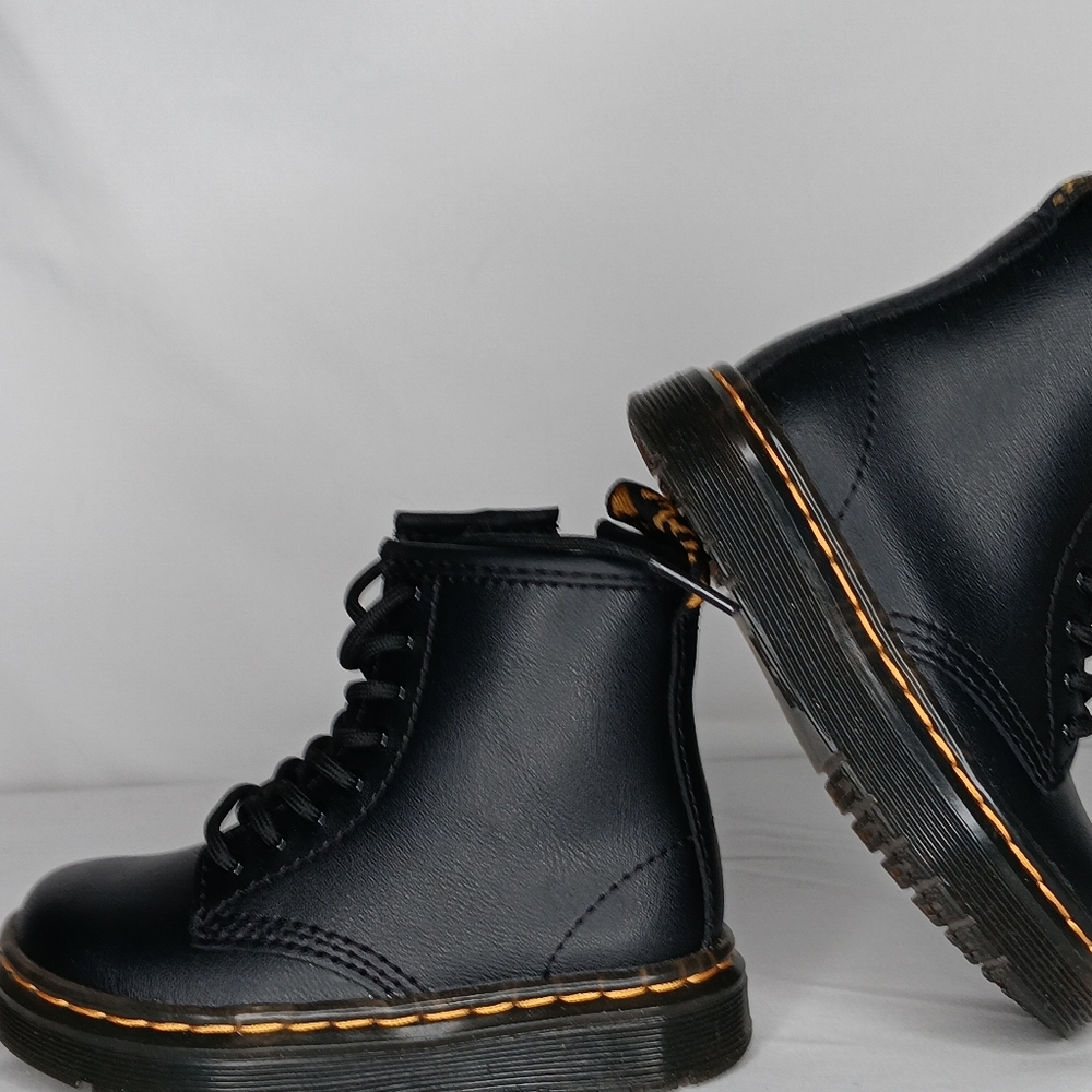 Dr. Martens TODDLER 1460 SOFTY T LEATHER LACE UP BOOTS combat black like new 78